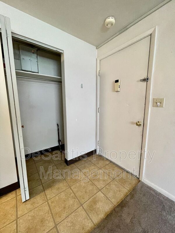 Building Photo - 412 Lunar Ln