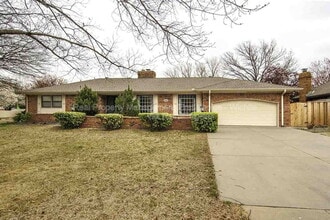 Building Photo - 244 Live Oak Ln
