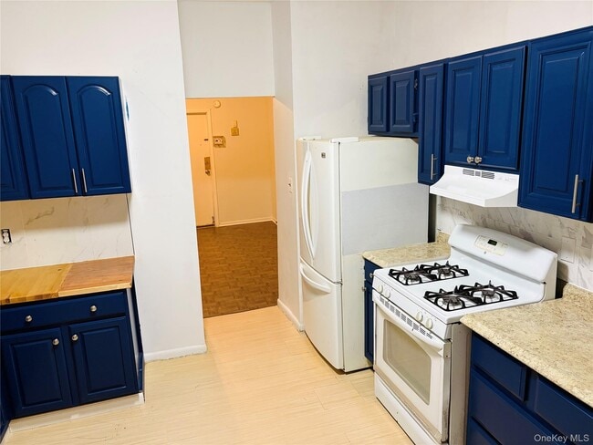 Building Photo - 121 Linden St