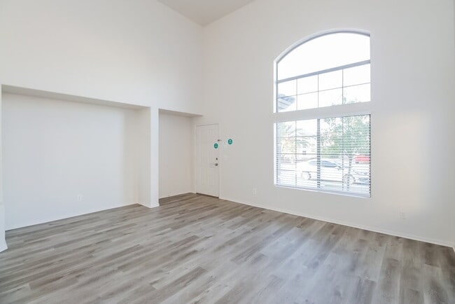 Building Photo - 7925 W Claremont St