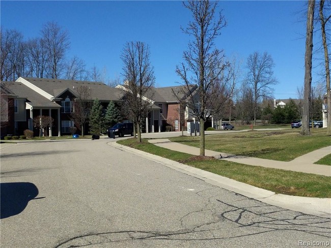 Building Photo - 1706 Deepwood Cir