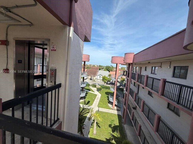 Foto del edificio - 5400 W 21st Ct