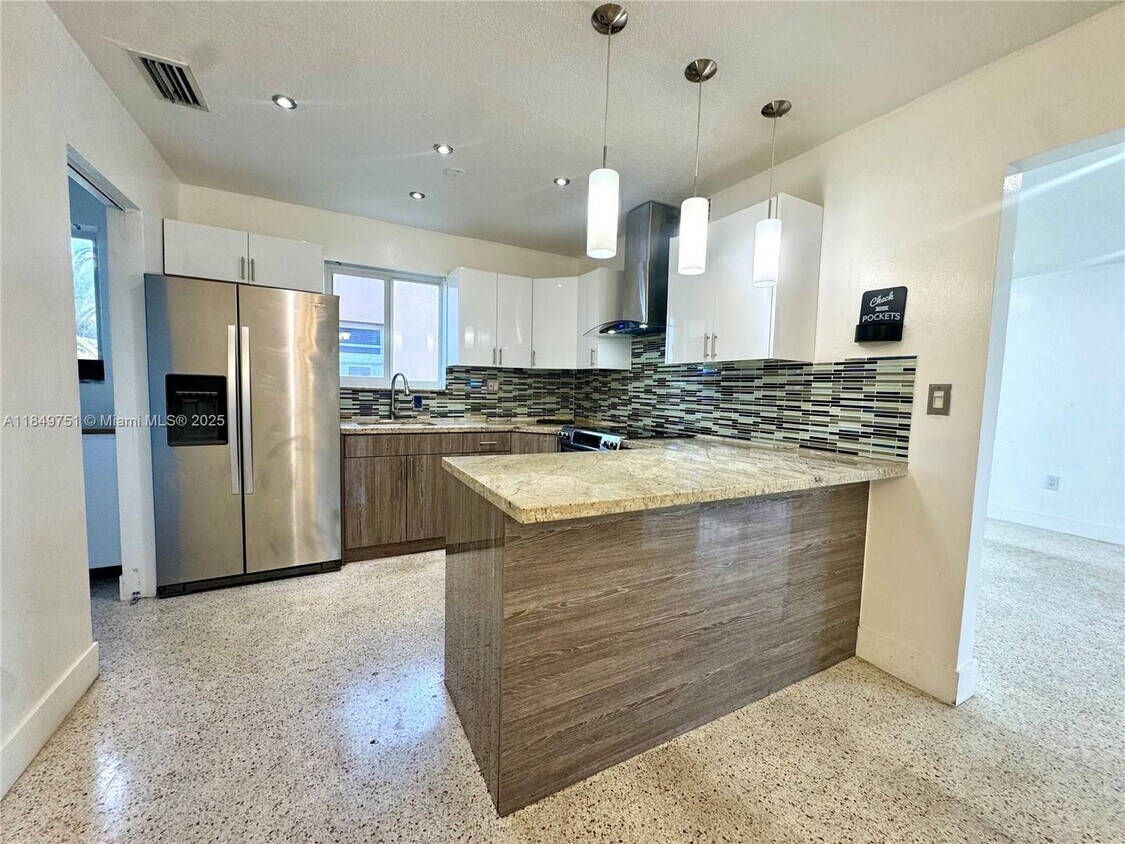 Foto principal - 250 Beacom Blvd
