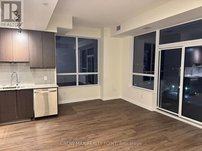 Photo du bâtiment - 3270 Sheppard Ave E