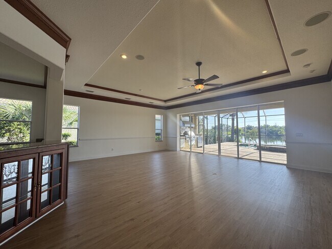 Building Photo - 333 Cipriani Way