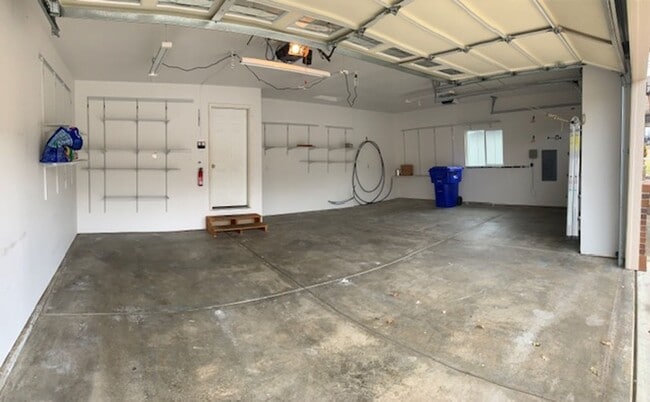 Building Photo - $3,495 / 4br - 3600ft2 - Exqusite, executi...