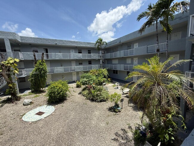 Foto del edificio - 1725 W 60th St
