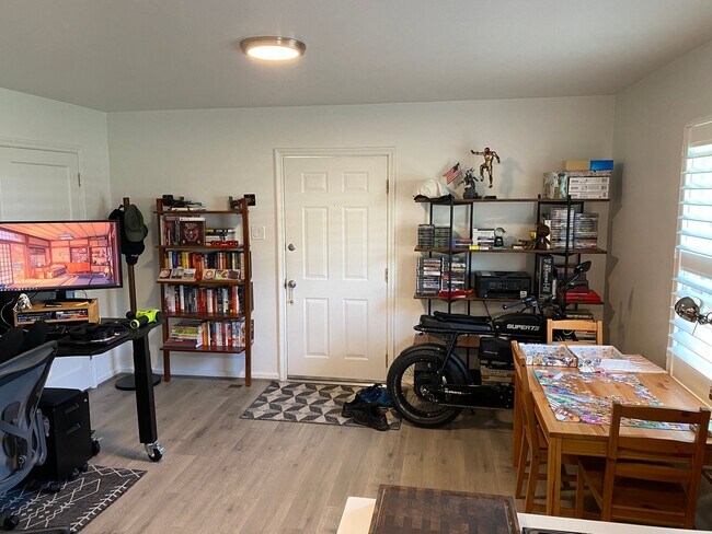 Building Photo - 926 E 500 S