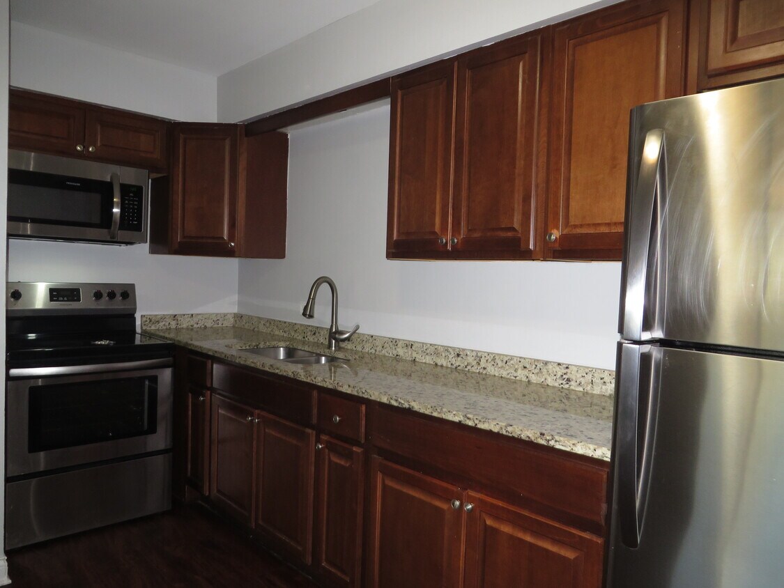 Foto principal - 1110 N Wheeling Rd