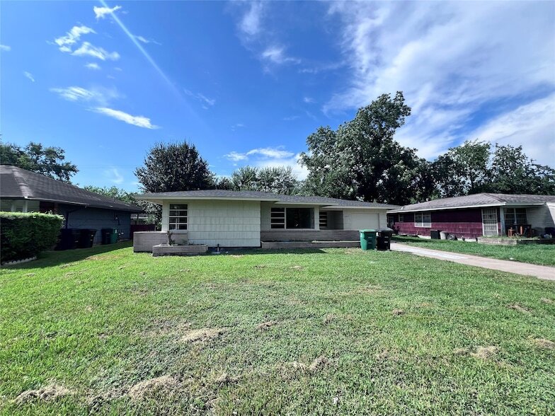 Primary Photo - 5742 Flamingo Dr