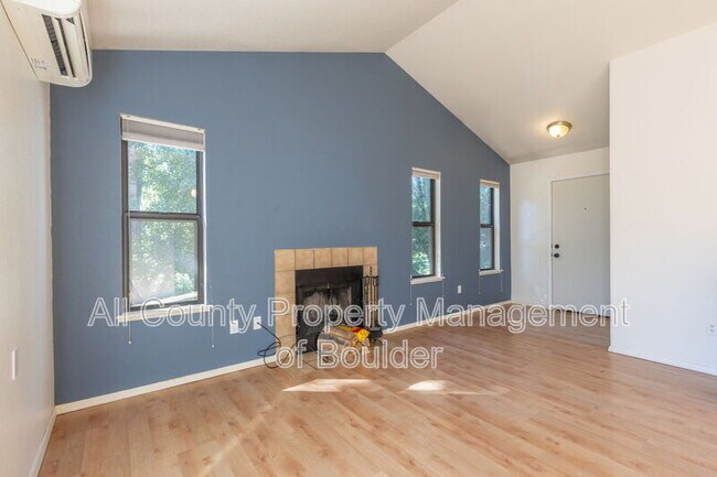 Foto del edificio - 5550 Stonewall Pl