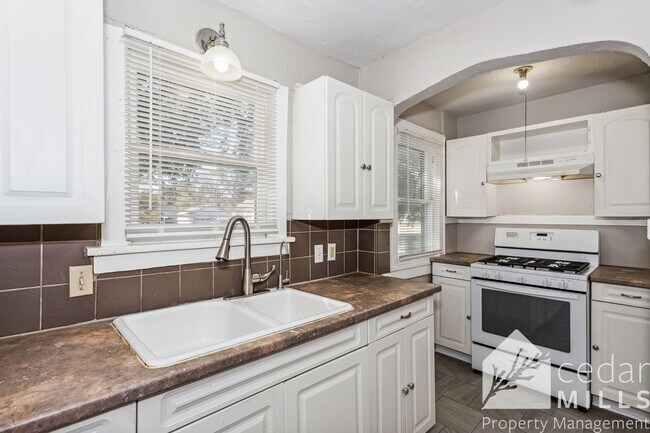 Foto del edificio - Great SE 3 bedroom home with many updates