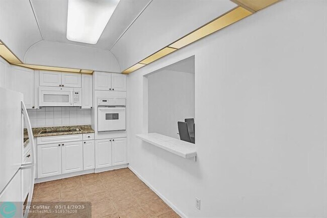 Foto del edificio - 19390 Collins Ave