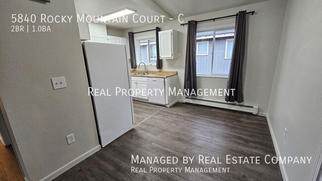 Foto del edificio - 5840 Rocky Mountain Ct