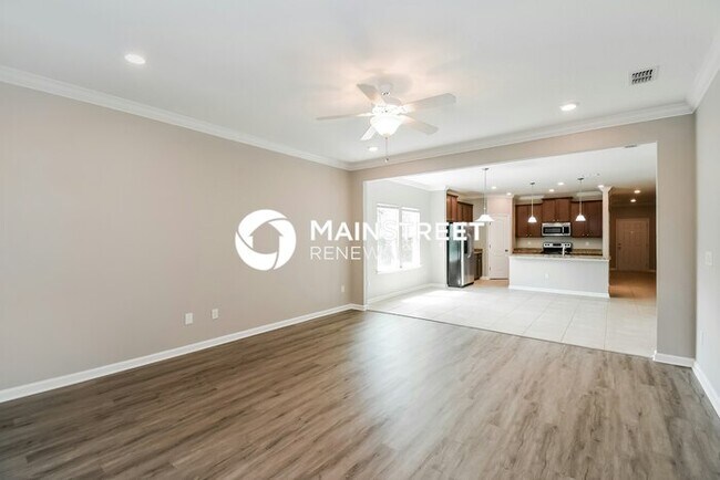 Building Photo - 3 Bedroom Pet-Friendly Home in Jacksonville, FL with Main Street Renewal
