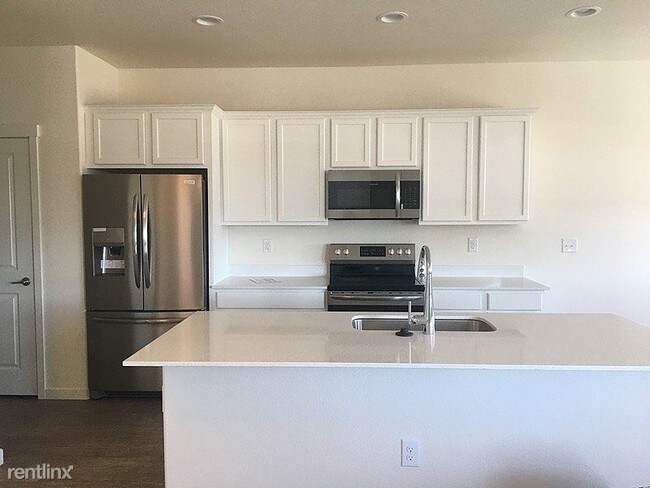 Building Photo - 3 br, 3 bath Townhome - 9776 Clermont Lane