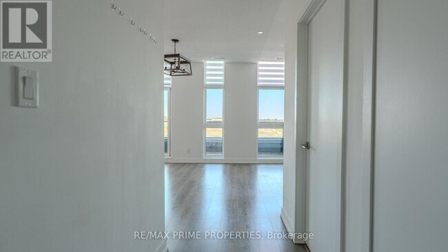 Photo du bâtiment - 1709 Bur Oak Ave