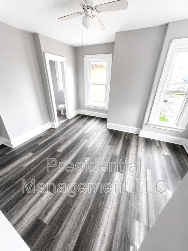 Foto del edificio - 74 Holmes Ave