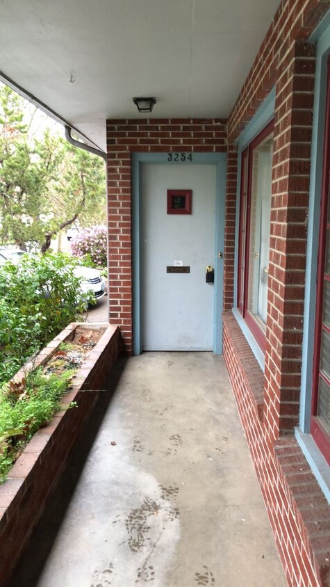 Primary Photo - Charming 1 Bedroom/1 Bath Near Campus