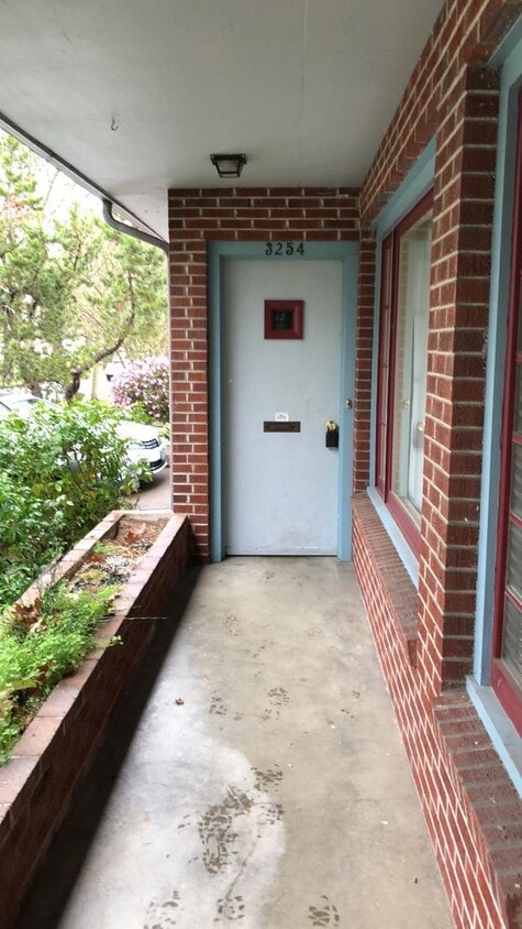Foto principal - Spacious Upstairs 1 Bedroom/1 Bath Apartme...