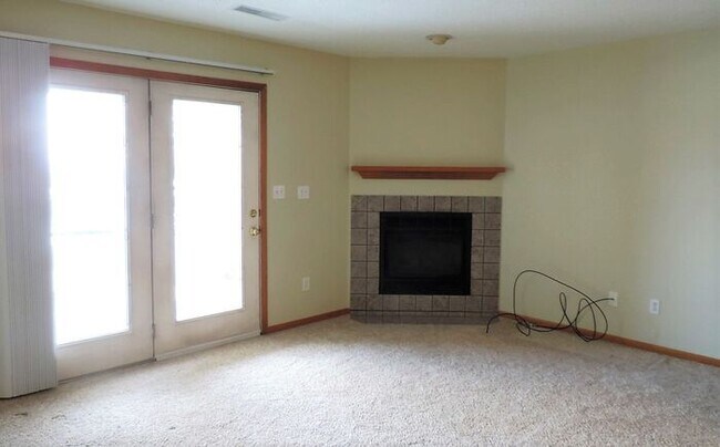 Foto del edificio - $1,025 | 2 Bedroom, 1 Bathroom Condo | No ...