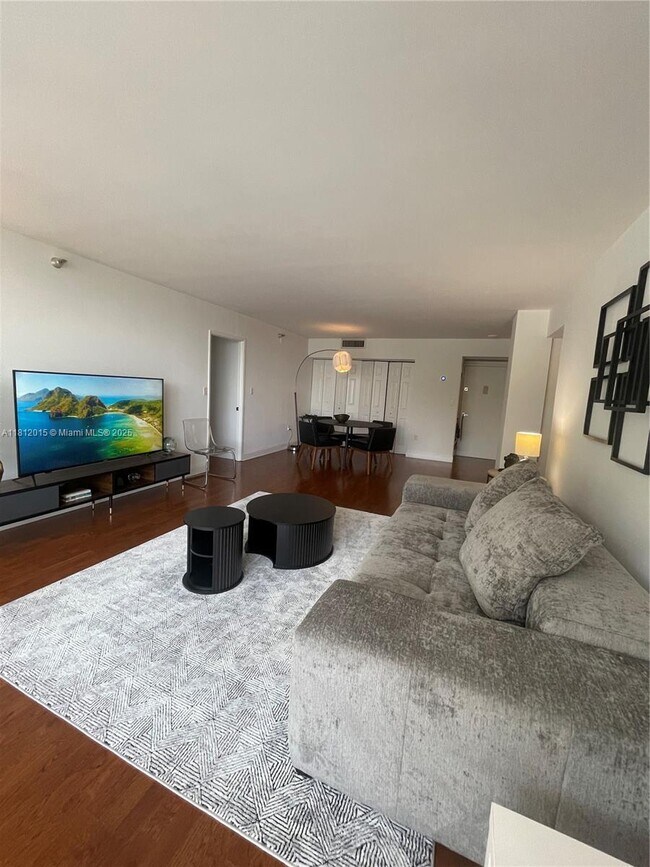 Building Photo - 20505 E Country Club Dr