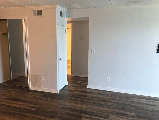 Foto del edificio - 2701 Lehman Rd