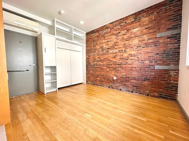 Building Photo - 141 Bowdoin St