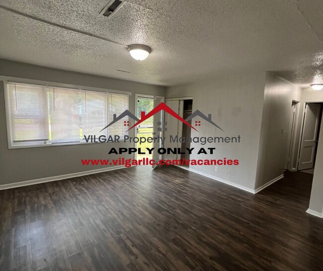 Foto del edificio - Step into comfort and security in this bea...