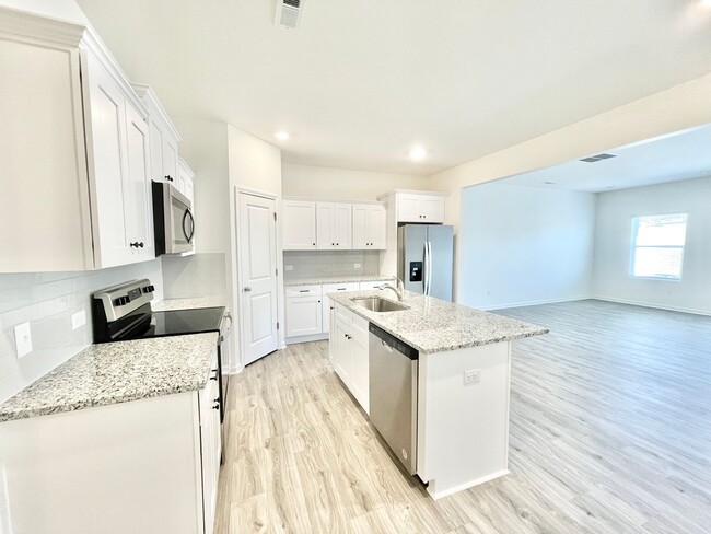 Foto del edificio - New 3 Bedroom Townhome minutes from I-85 -...