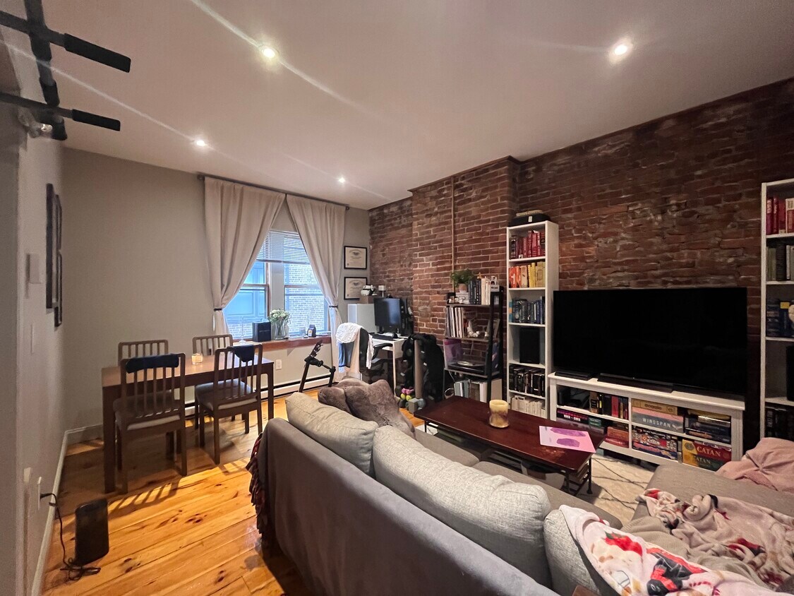 Primary Photo - 19 Garrison St