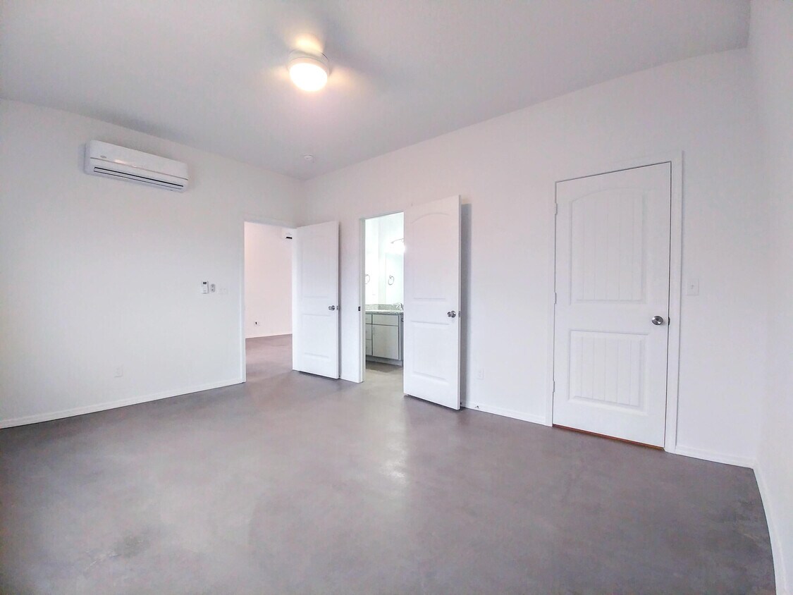 Building Photo - 1106 Griegos Rd NW
