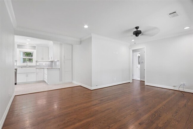Building Photo - 5206 De Lange Ln