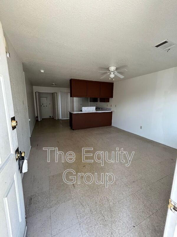 Building Photo - 10943 Thompson Dr
