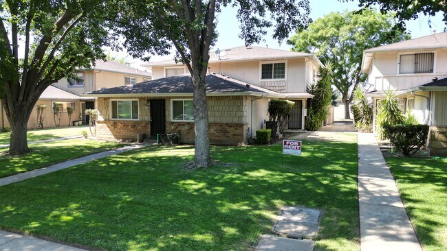 Building Photo - 4986 N Holt Ave