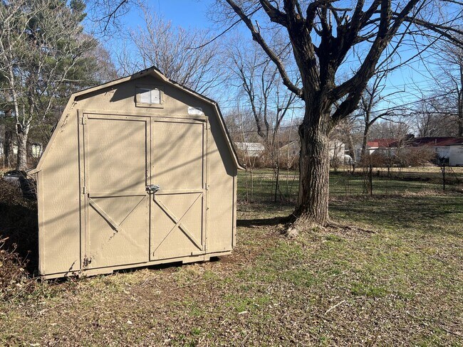 Foto del edificio - 2 Bedroom 1 Bathroom home in Southeast Springfield for $995!