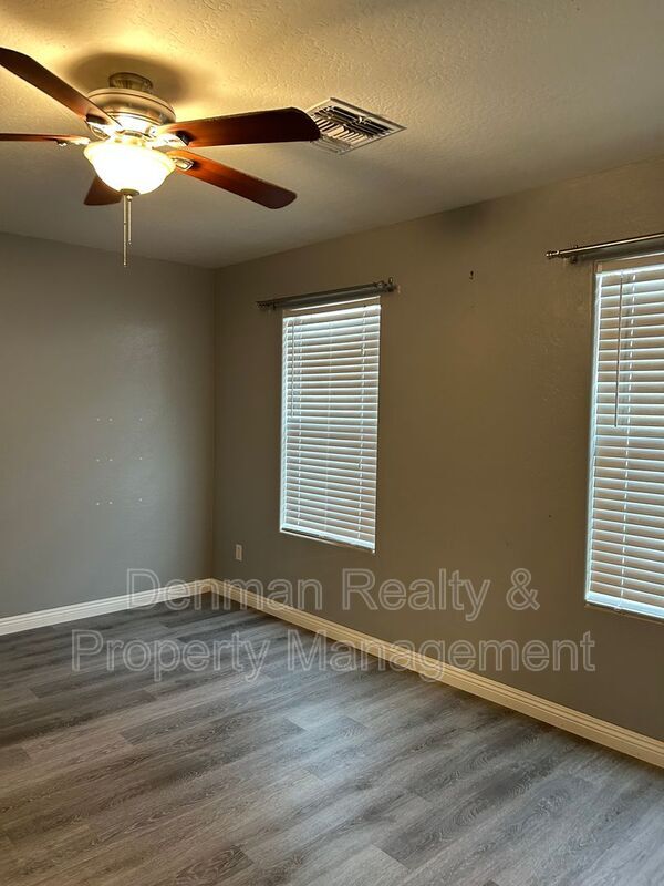 Building Photo - 7044 W Alta Vista Rd