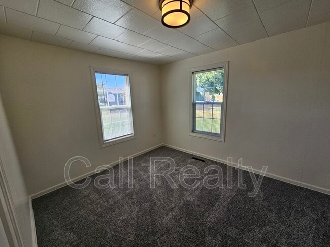 Building Photo - 5203 N Evergreen Rd