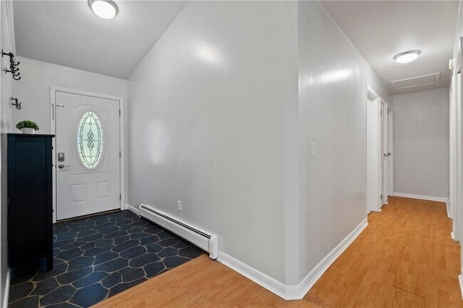 Building Photo - 213 Highgate Rd