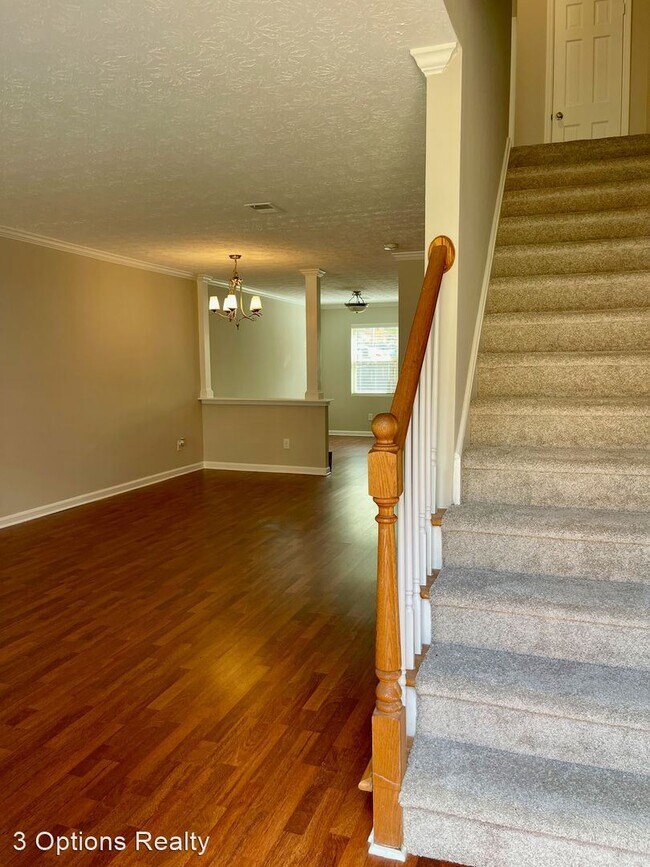 Building Photo - 2 br, 2.5 bath House - 155 N River Drive,
