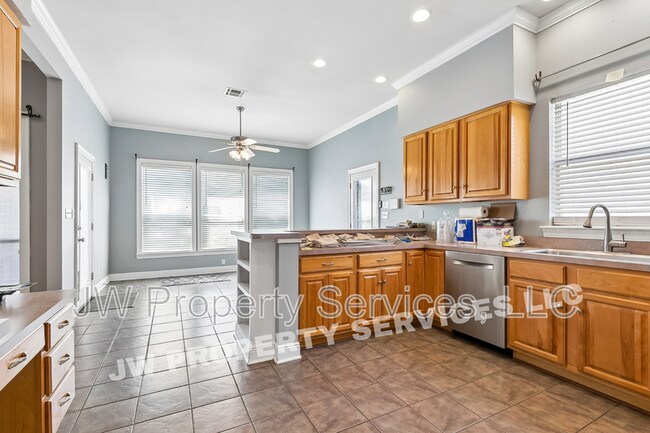 Building Photo - 1208 Lake Frances Dr