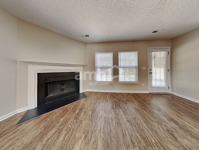 Foto del edificio - 5146 Torrey Ln