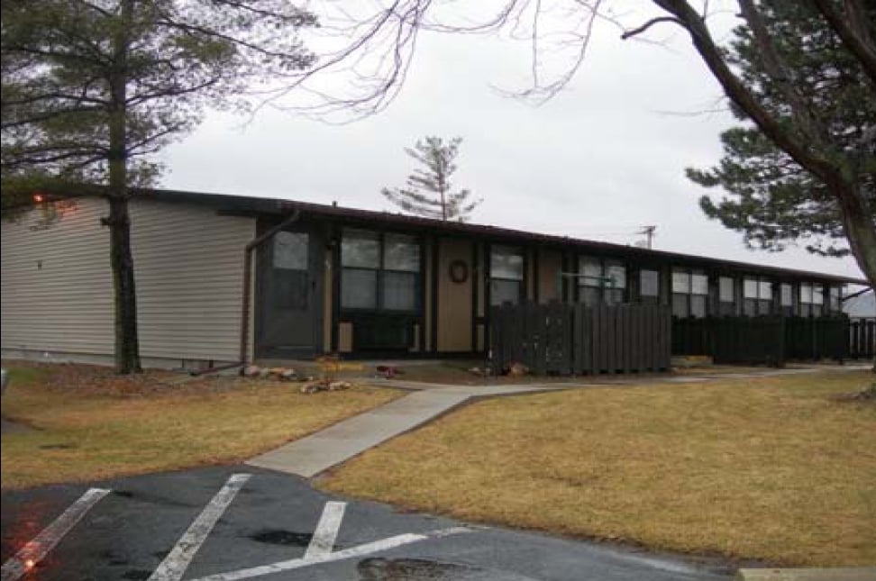 Primary Photo - Hampshire Court Apartments