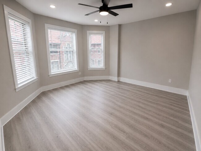 Foto del edificio - 7556 Byron Pl