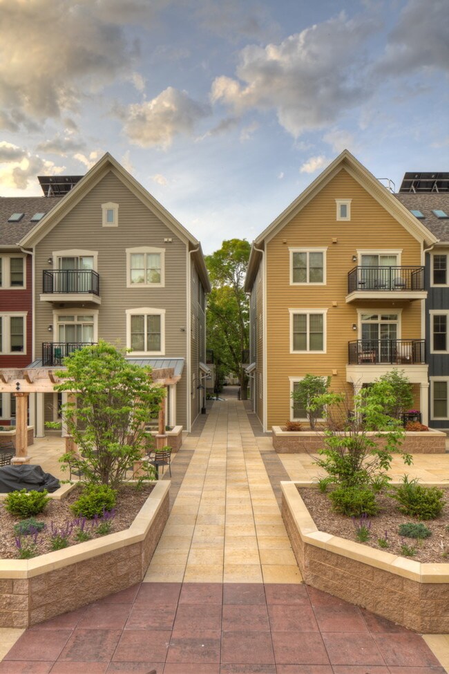 Exterior - City Row