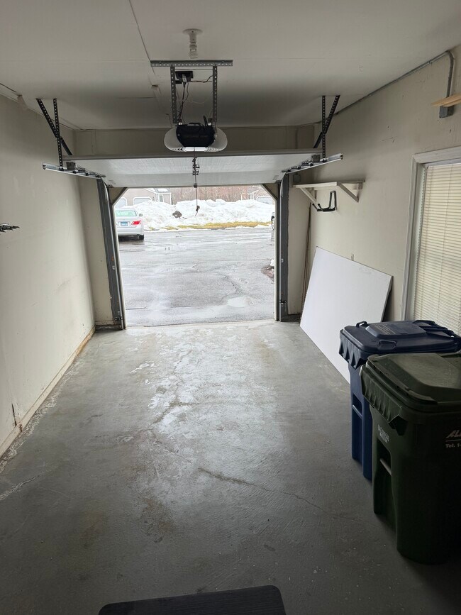 Foto del edificio - 791 Long Hill Rd