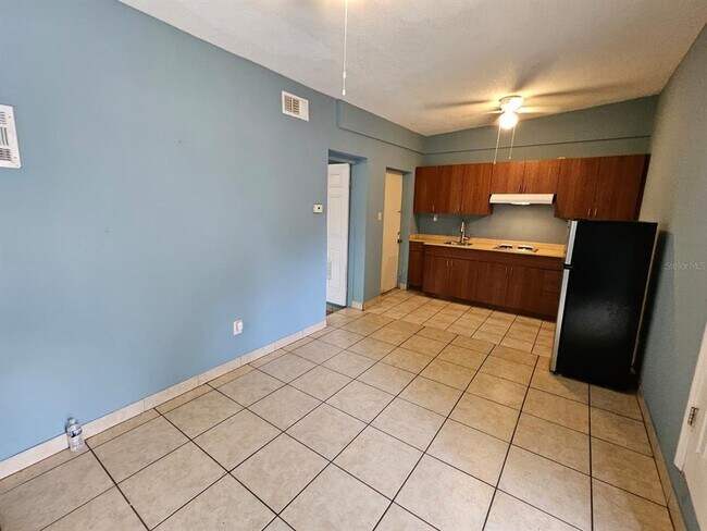 Building Photo - 118 N Van Buren Ave