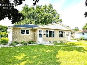 Building Photo - 419 Clara St