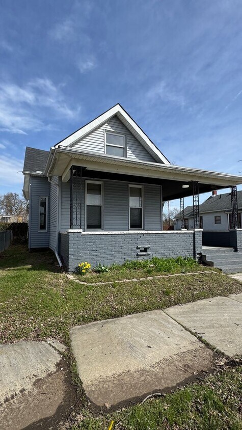 Foto principal - Charming 3-Bedroom Home with Convenient Lo...