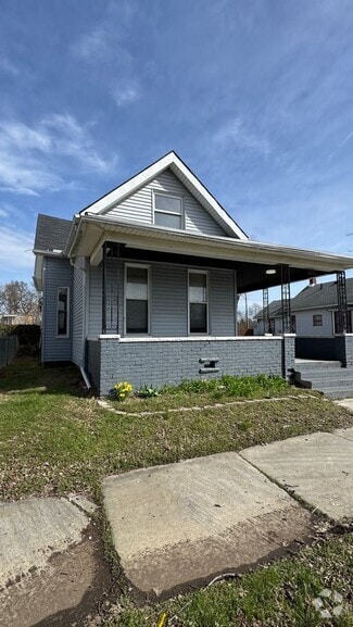 Building Photo - 566 Palmwood Ave